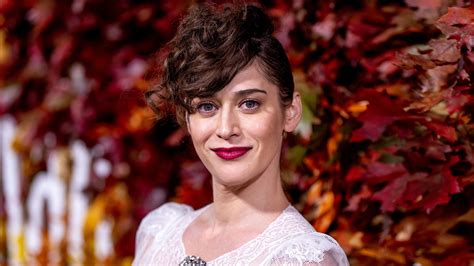 Lizzy Caplan Made A Valid Point About The Potential Downside Of A Mean Girls Sequel Glamour Uk