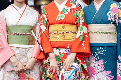 Why Do Japanese People Wear Kimonos What Do Patterns On Kimonos Mean