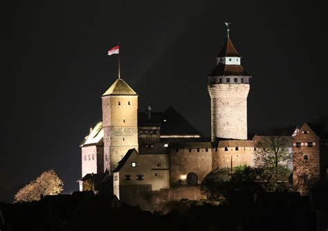 Die nürnberger versicherung verzeichnete den größten fortschritt im bereich der kundenempfehlung und wurde deshalb mit dem 1. Nürnberger Burg Foto & Bild | architektur, architektur bei ...