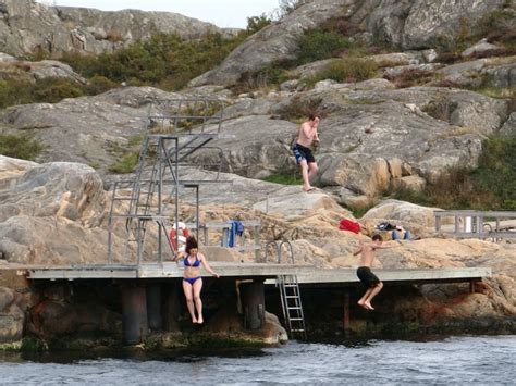 Lateinisch gothoburgum, englisch gothenburg, dänisch gøteborg) ist eine großstadt in den schwedischen provinzen västra götalands län, deren residenzstadt sie ist, und hallands län sowie den historischen provinzen västergötland. Göteborgs südliche Schären: Brännö, Styrsö, Donsö ...