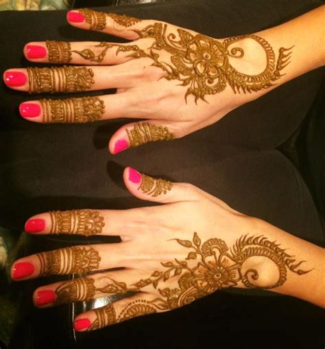 Ashu's henna art gives 100% satisfaction to our clients for there event. Hire Ashu's Henna Art - Henna Tattoo Artist in Houston, Texas