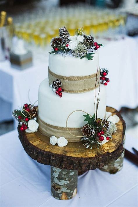 47 Adorable Christmas Wedding Cakes Weddingomania
