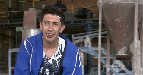 Se vive solamente una vez, hay que aprender a querer y vivir; Cuéllar se fuga y busca matar a Joaquín en Amar y Vivir