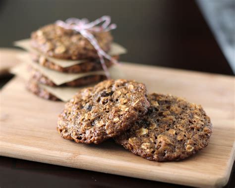 Chockohlawtay Thin And Chewy Oatmeal Raisin Walnut Cookies