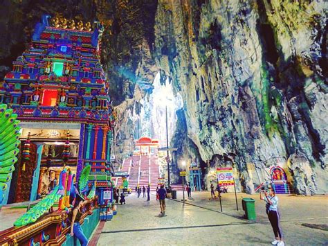 Women must have shoulders and knees covered at all times. Travel Plan: Batu Caves - Travelling Welshman in 2020 ...