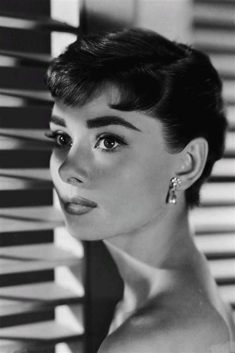 Audrey Hepburn El Ícono Vogue Bellísima Peinados Audrey Hepburn