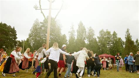 Midsommar So Schön Ist Das Mittsommerfest In Schweden