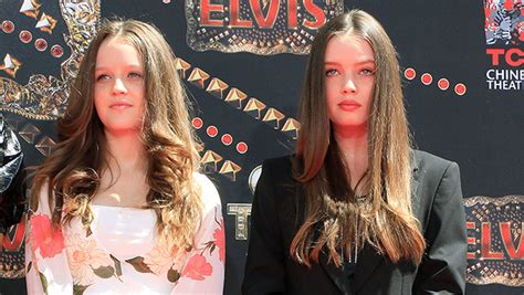 lisa marie presley s twin daughters seen in 1st photos since her death hollywood life