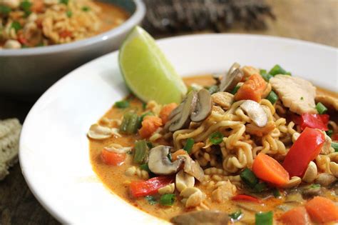 Thai Coconut Curry Chicken Noodle Soup Saltwater Eating And Cooking