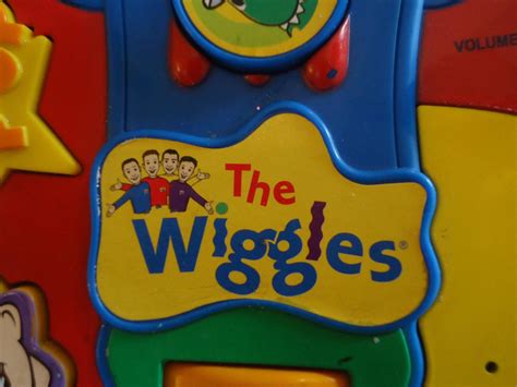 The Wiggles Singing Wiggles Musical Guitar Toy Works Tv Dvd Show