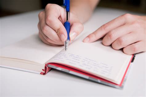 Lei jia yin, yang mi, dong zi jian. How Writing Heals Injuries: Expressive Journaling Can Speed Up Physical Recovery