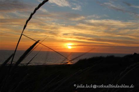 Der strand auf römö ist der längste (ca. Sonnenuntergang in Dänemark - Rot knallt in das Blau
