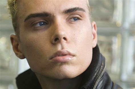 Maybe you would like to learn more about one of these? Il fait appel - Magnotta refuse de passer sa vie en prison