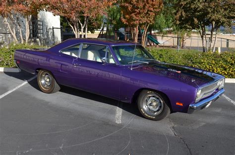 1970 Plymouth Road Runner 440 6 Pack 4 Speed Crazy Purple Classic