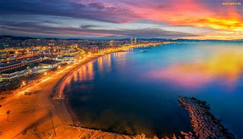 Tapety zdjęcia Plaża Barcelona Hiszpania Zachód słońca Miasto