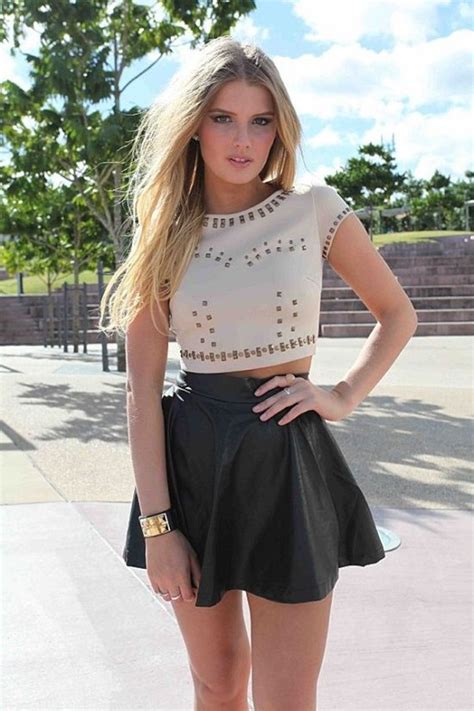 25 Stunning Crop Top Outfit Ideas