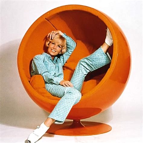 The Amazing Ball And Egg Chairs Of The 1960s 1970s