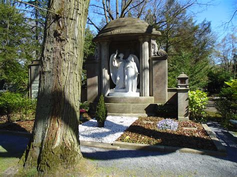 Finden sie eine passende hundebetreuung für zu hause in köln rondorf. Grabstätte der Familie Früh auf dem Melatenfriedhof ...