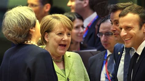 Wenn euch kalt ist , klatscht in die hände.kanzlerin merkel ist immer für einen hilfreichen tipp gut.kinder, seid dankbarquerdenkenberlin134@gmail.comder. Merkel: Kinder dürfen nicht Verlierer der Pandemie sein ...