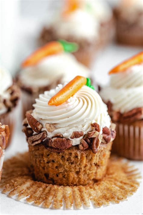 Carrot Cake Cupcakes With Cream Cheese Frosting Queenslee Appétit