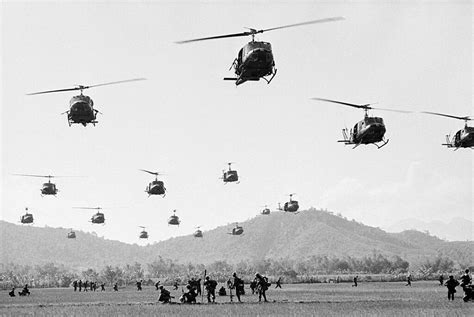Vietnam War 1966 Us Helicopters Land Under Heavy Sniper Flickr