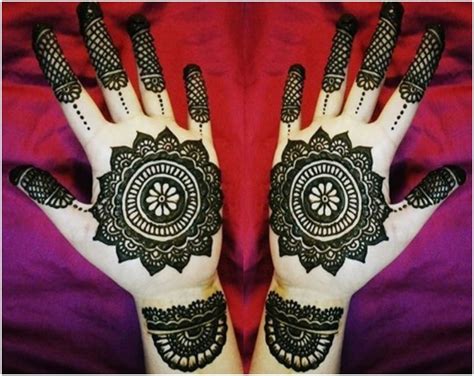 Floral Tikka Mehndi Design For Inner Hands Crayon