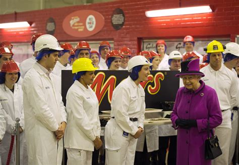 5,039 followers, 59 following, 201 posts see instagram photos and videos from queen of mutiara hq (@queenmutiarahq). Queen Elizabeth Visits Mars Chocolate Factory And Gets ...