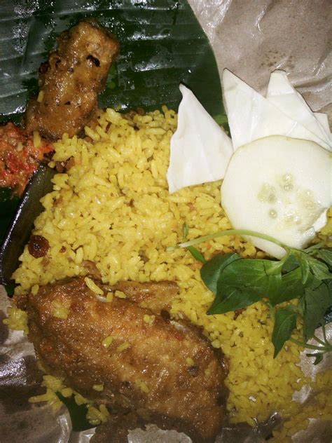 Lempah kuning ayam asem pedes khas bangka. Ayam penyet nasi kuning | Ayam, Nasi