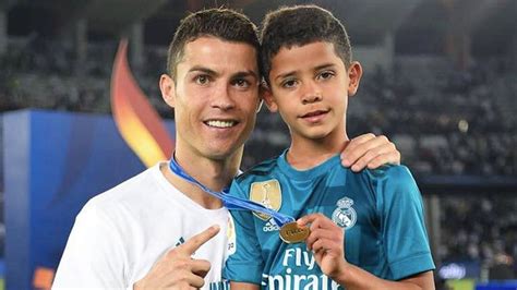 Cristiano ronaldo jr ретвитнул(а) dolores aveiro. A 9 ans, Cristiano Ronaldo Jr. va-t-il éclipser son père