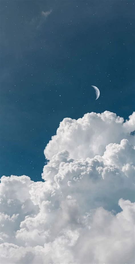 Crescent Moon In Cloudy Sky In 2020 Trippy Wallpaper Sky Aesthetic