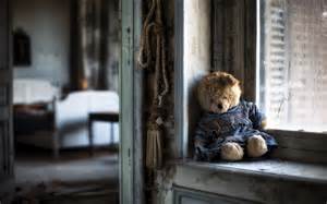 Teddy Bear Sad Lonely Windows House Poor Life