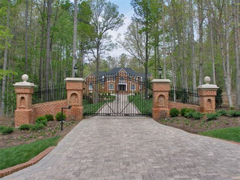 We did not find results for: Three Creative Driveway Entrance Ideas