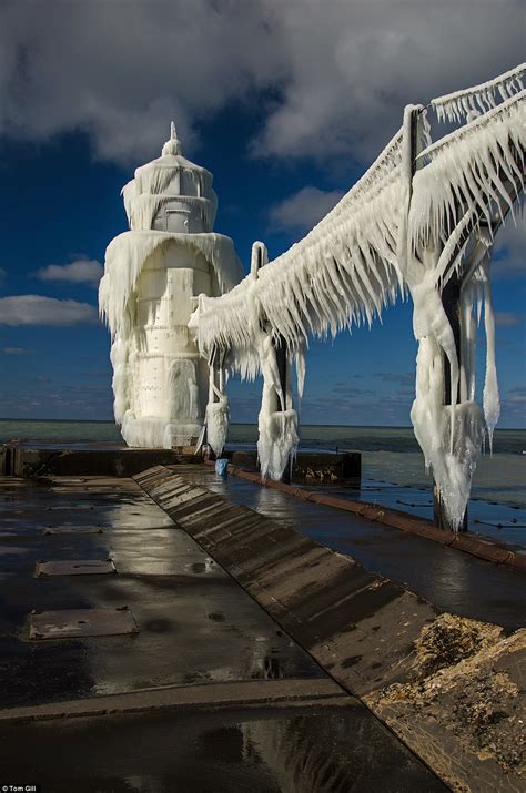 Lake Michigan Lighthouse Turned Into Ice Sculpture By Freezing Waters