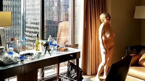 Mature Masturbating Gilf Plays Peek A Boo With The City Pics