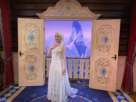 < previous1 2 3 4 5 next >. Elsa and Anna Debut New "Frozen 2" Costumes at Epcot ...