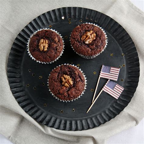 In una casseruola far fondere il burro e lasciarlo raffreddare. Muffin al triplo cioccolato | Ricette di cucina ...