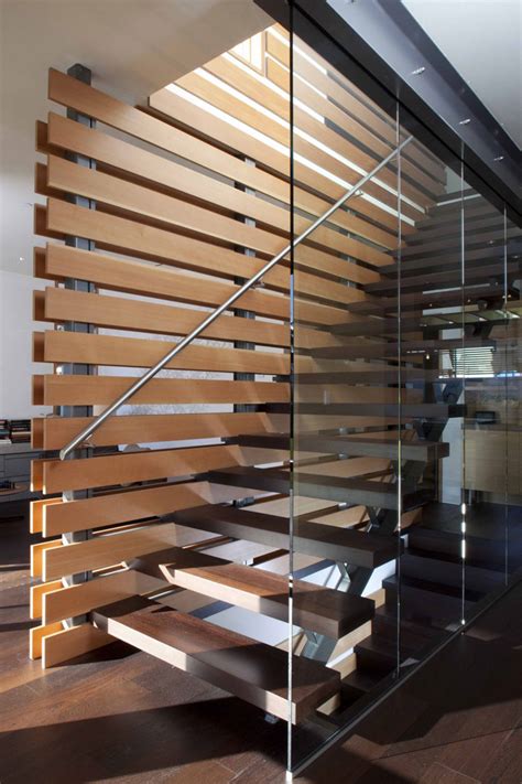 Fence, from digging post holes to attaching the horizontal slats. 40 Foto di Scale Interne dal Design Moderno | MondoDesign.it