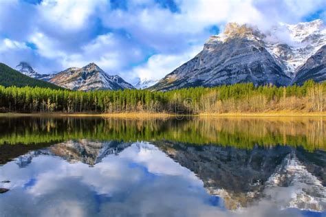 Mountains Reflecting Into The Lake Stock Image Image Of Symmetrical