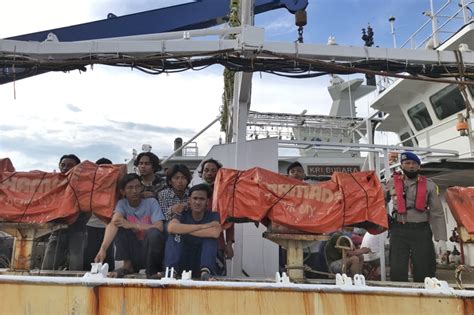 Proses awal pembuatan kapal purse seine galangan kapal bontobahari bulukumba. ABK Kapal Cina Digaji Cuma $300 dan Kerap Dianiaya | HMStimes.com