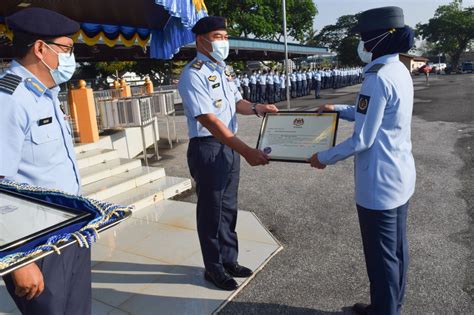 Permohonan kemasukan ke sekolah khusus telah pun dibuka mulai 7 september. PERBARISAN BULANAN KOMANDAN KOLEJ TENTERA UDARA
