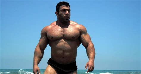 Muscle Lover Isaac Ghavidel At The Beach