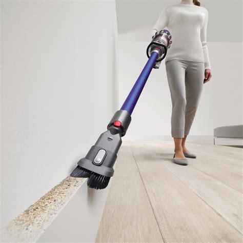 It lacks the laser light and isn't quite as low profile as the head on the v15 detect. Dyson V10 Absolute Cordless Aspirapolvere | Ricondizionato ...