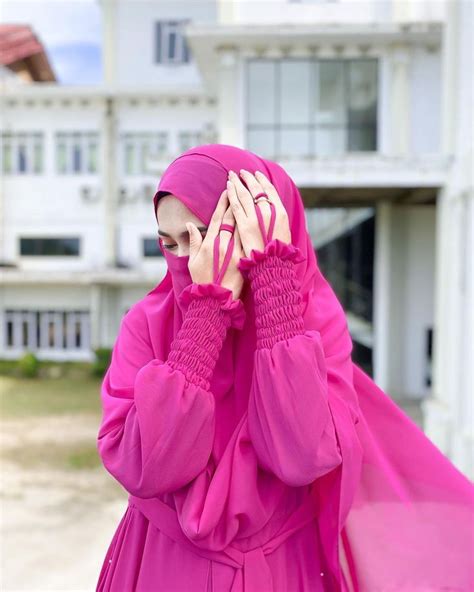 Pin by Thitiyaporn on อาหรบdress Cute cosplay Muslim women fashion Muslimah photography