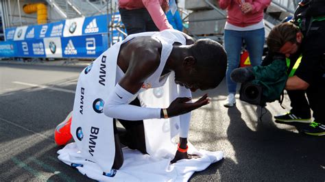 Kenyan Eliud Kipchoge Sets World Record At Berlin Marathon World News