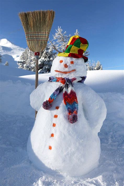 How To Build The Best Snowman Ever Snowman Funny Snowman Snow Fun
