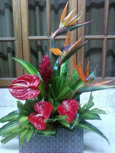 Bird Of Paradise Red Anthuriums Tropical Foliage And Red Ginger Arreglos Florales Flores
