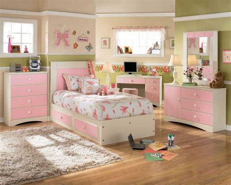 Focusing on bright colours and functionality, here are some of the best modern bedroom design for girls of all ages. 19 Excellent Kids Bedroom Sets: Combining The Color Ideas ...
