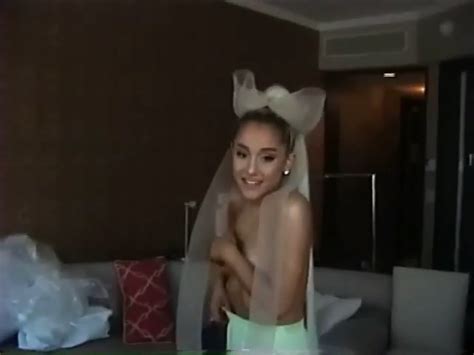 Ariana Grande Topless 7 Pics  And Video Thefappening
