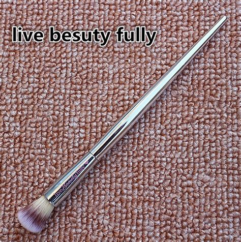 It203 Beauty Cosmetic Silver Chromed Handle Professional Detail