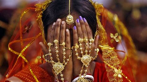 عروس هندی به دلیل یک بوسه ازدواجش را فسخ کرد